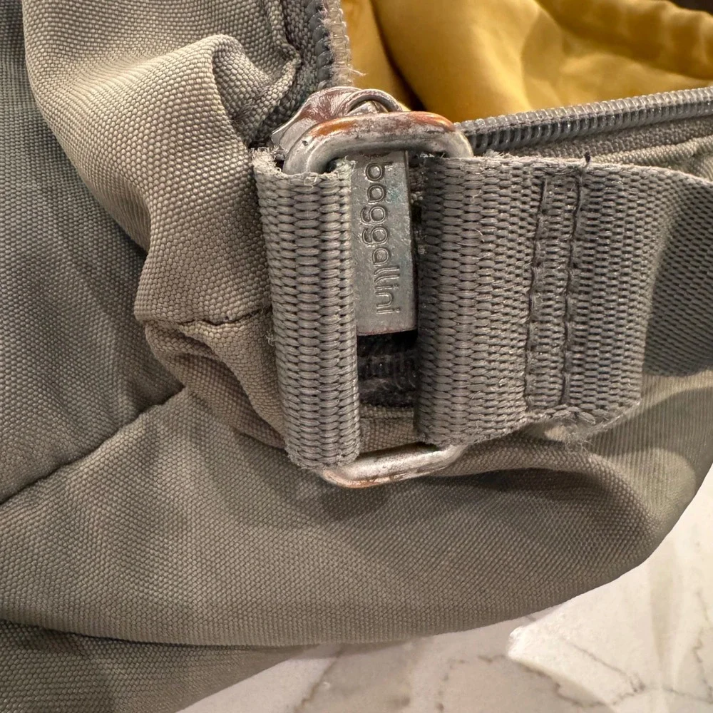 Baggallini Crossbody Bag Olive Green Nylon Travel Messenger Shoulder Bag Pocket